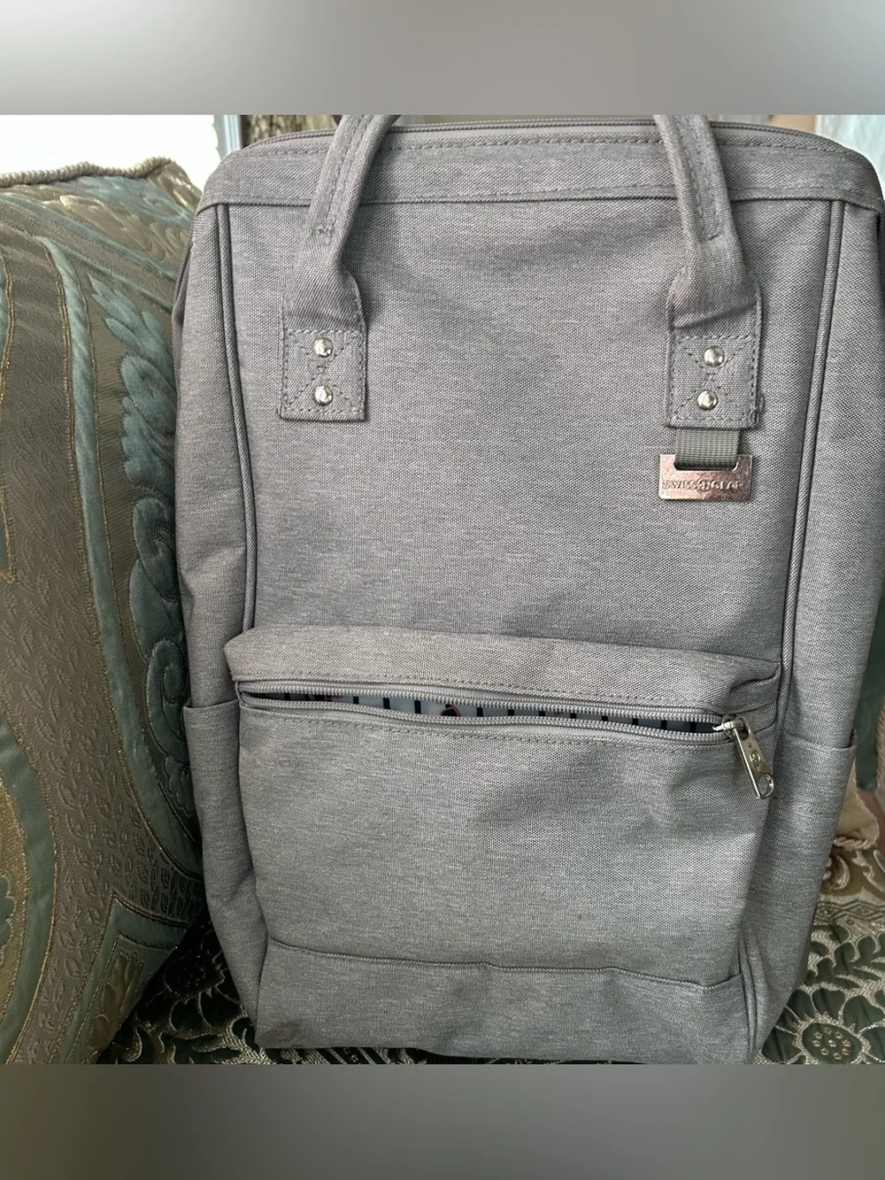SwissGear 3576 Artz Laptop Backpack in light grey